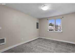 3610 SE 141st Ave in Portland, OR - Foto de edificio - Building Photo