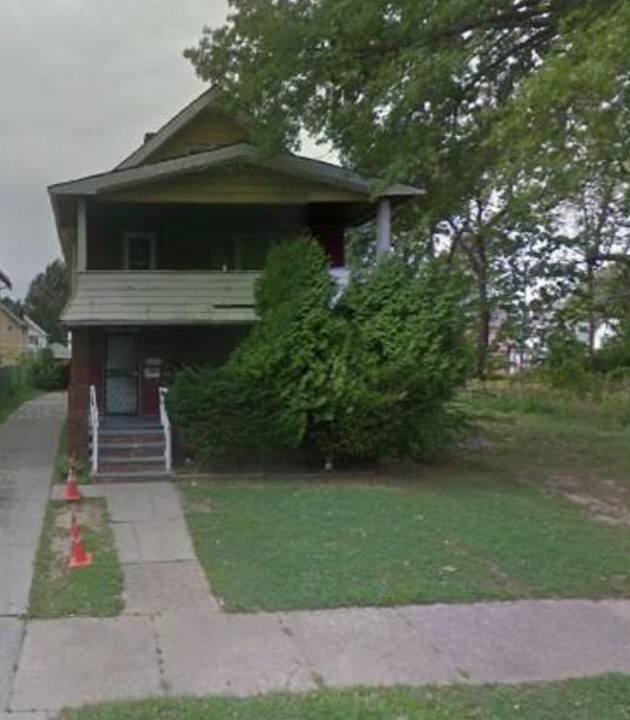 Fully Occupied Ultimate Investment Opportunit in East Cleveland, OH - Foto de edificio