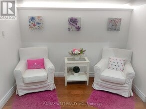 1002 Warden Ave. in Toronto, ON - Building Photo - Building Photo