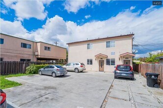 713 W 80th St in Los Angeles, CA - Building Photo - Building Photo