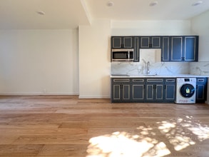 2129 Pine St in Philadelphia, PA - Building Photo - Building Photo