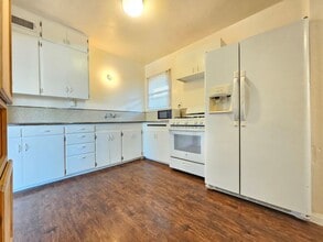 433 S Richmond Rd in Ridgecrest, CA - Building Photo - Building Photo