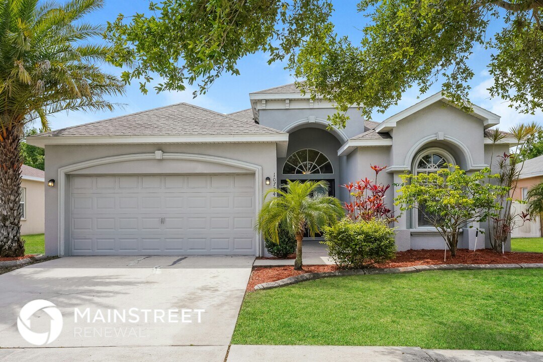 10724 Carloway Hills Dr in Wimauma, FL - Building Photo