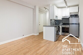511 W Belmont Ave in Chicago, IL - Building Photo - Building Photo