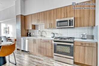 1355 El Camino Real in Redwood City, CA - Foto de edificio - Building Photo