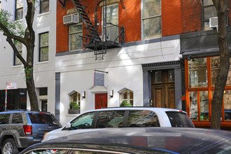 294 Elizabeth St in New York, NY - Building Photo - Building Photo