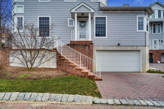 18 Mariners Bend in Brielle, NJ - Building Photo - Building Photo