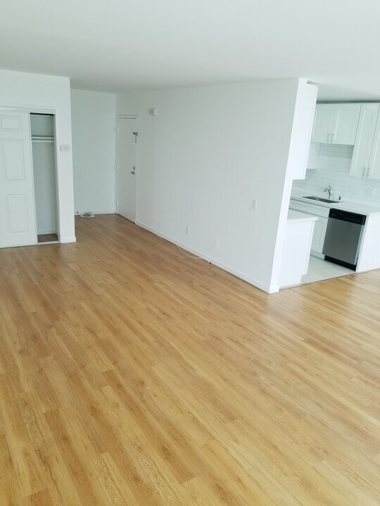 1849 S Bentley Ave in Los Angeles, CA - Building Photo