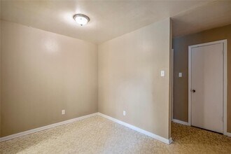 3532 Midwest Dr in Bryan, TX - Building Photo - Building Photo