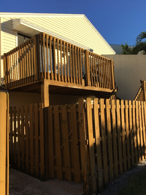 643 Executive Center Dr in West Palm Beach, FL - Foto de edificio - Building Photo