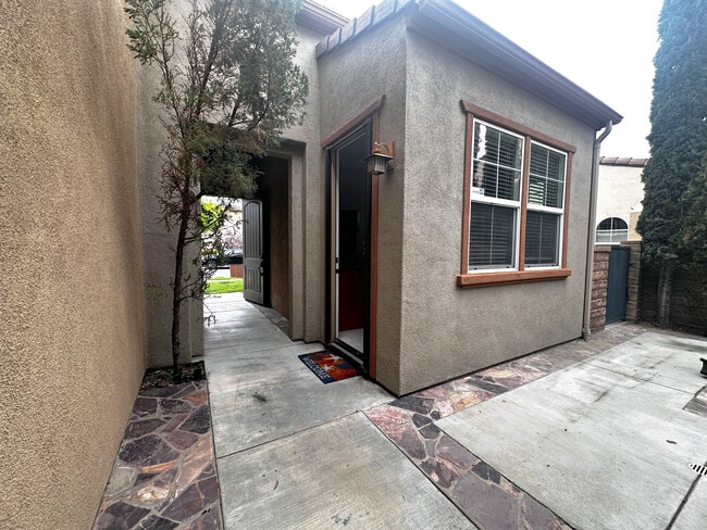 28037 River Trail Ln, Unit ADU in Santa Clarita, CA - Foto de edificio - Building Photo