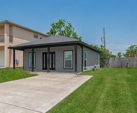 294 Debbie Ln in San Leon, TX - Building Photo - Building Photo