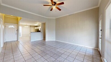 2404 Trace Meadows in College Station, TX - Foto de edificio - Building Photo
