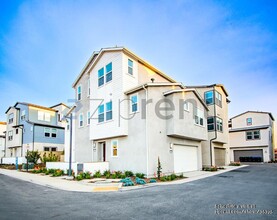 204 Yerba in Irvine, CA - Building Photo - Building Photo