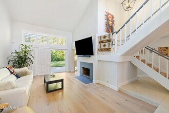 885 Rim Crest Dr in Westlake Village, CA - Building Photo - Building Photo