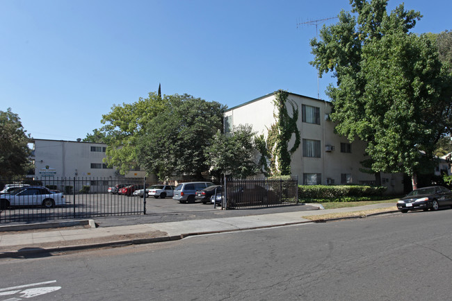 1025 N Madison St in Stockton, CA - Foto de edificio - Building Photo