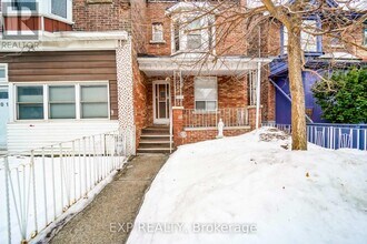 303 Wallace Ave in Toronto, ON - Building Photo - Building Photo