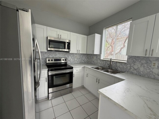 1586 SE 27th Ct in Homestead, FL - Building Photo - Building Photo