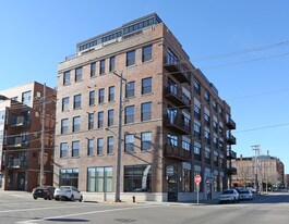 525 E Chicago St in Milwaukee, WI - Building Photo