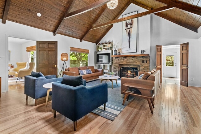 103 SW E St in Bentonville, AR - Building Photo - Building Photo