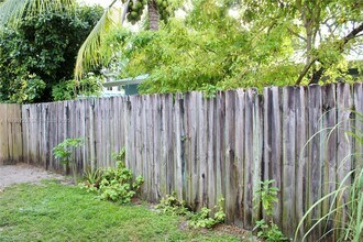 300 SW 8th St in Fort Lauderdale, FL - Building Photo - Building Photo