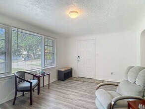 137 S Franklin St in Daytona Beach, FL - Building Photo - Building Photo