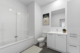 Evolution in Laval, QC - Building Photo - Building Photo