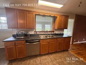 541 Neal Dr in Rossville, GA - Building Photo - Building Photo