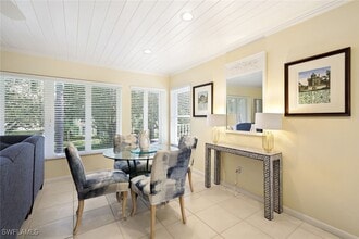 286 4th St S in Naples, FL - Building Photo - Building Photo