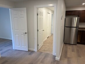 957 Haslam Av in Victoria, BC - Building Photo - Building Photo