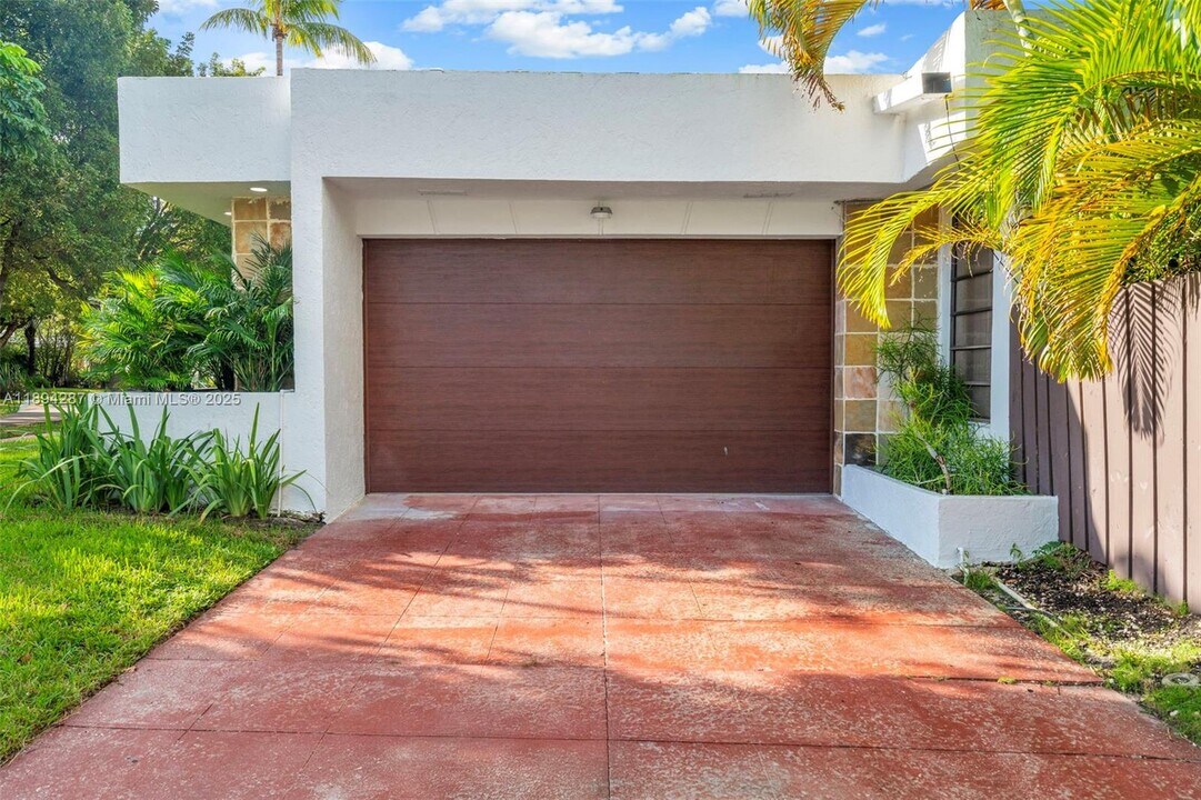 4590 Adams Ave in Miami Beach, FL - Building Photo