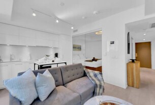 170 Cumberland St, Unit SI ID1388910P in Toronto, ON - Building Photo