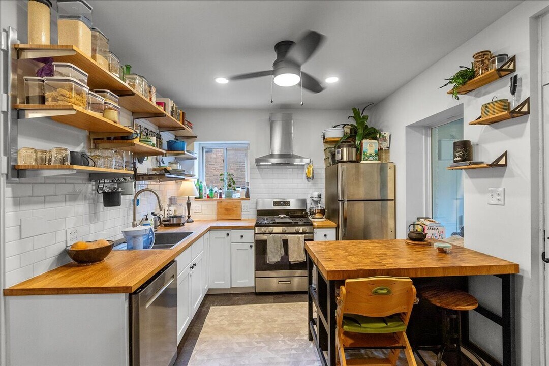 2447 N Kildare Ave, Unit 1 in Chicago, IL - Building Photo