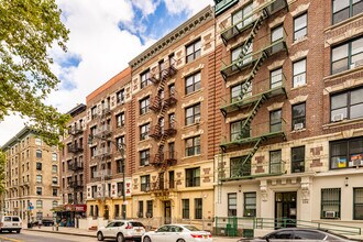 250 Manhattan Ave in New York, NY - Building Photo - Primary Photo