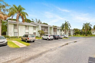 3618 Alder Dr in West Palm Beach, FL - Building Photo - Building Photo