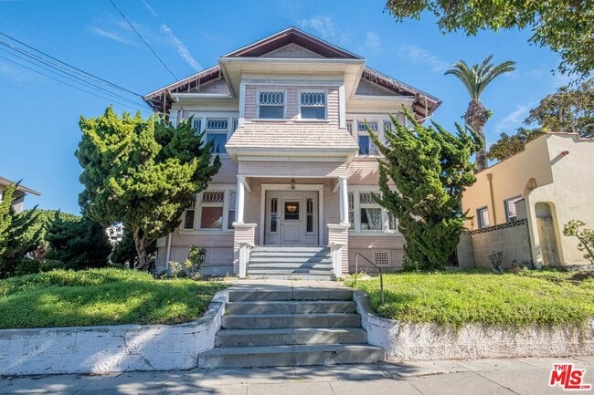 property at 108 N Broadway