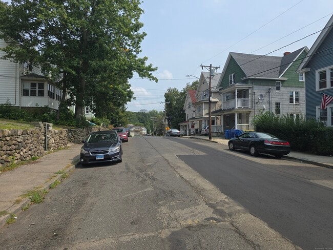 260 Pine St in Waterbury, CT - Building Photo - Building Photo