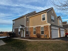 571 Springbrook Trail N in Oswego, IL - Building Photo