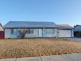 4776 Mt Adams View Dr in West Richland, WA - Building Photo