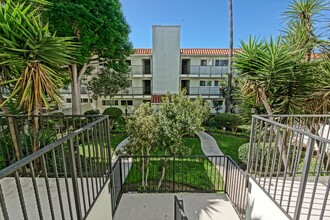 1720 Ardmore Ave in Hermosa Beach, CA - Foto de edificio - Building Photo