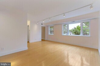 1301 N Ode St, Unit 135 in Arlington, VA - Building Photo - Building Photo
