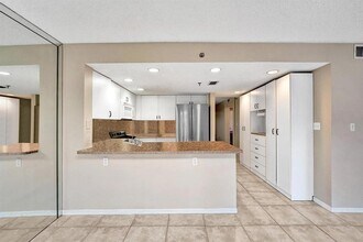 9470 Tangerine Pl, Unit 301 in Davie, FL - Building Photo - Building Photo