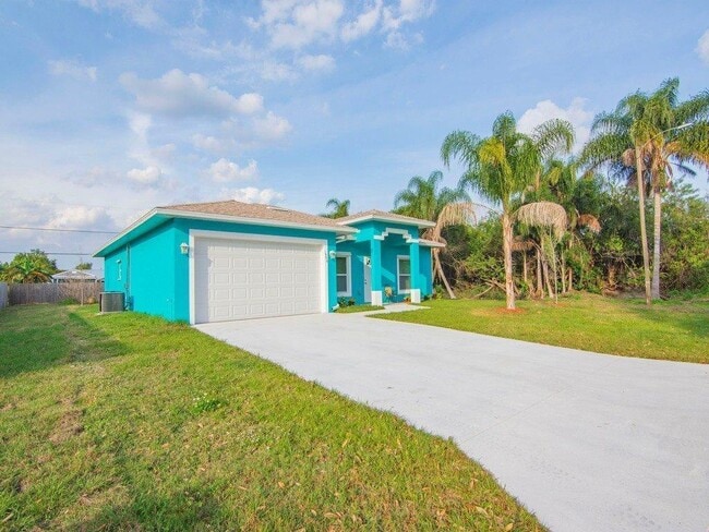 1946 24th St SW in Vero Beach, FL - Building Photo - Building Photo