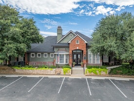 Oaks at Georgetown in Georgetown, TX - Building Photo
