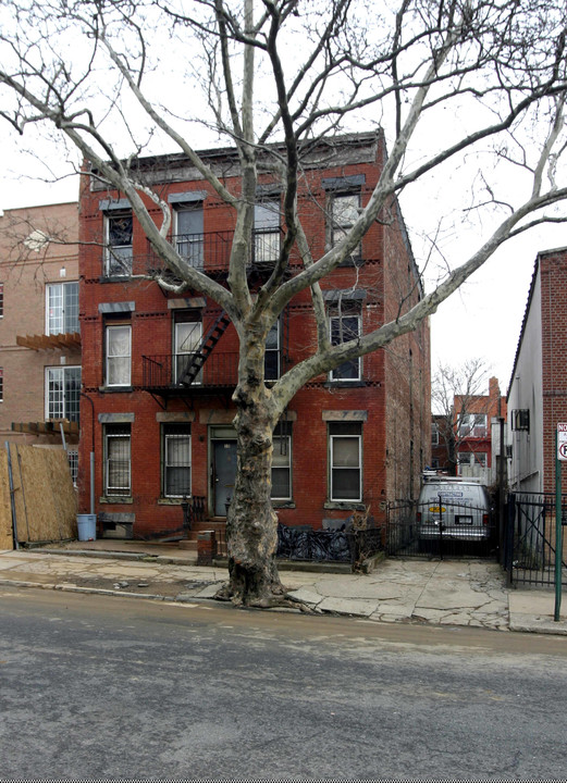 15 Gunther Pl in Brooklyn, NY - Building Photo