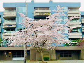 2145 Dexter Ave N, Unit 2145 Dexter Ave N #201 in Seattle, WA - Building Photo