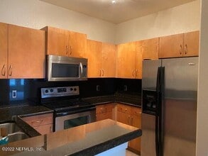 8290 Gate Pkwy W in Jacksonville, FL - Building Photo - Building Photo