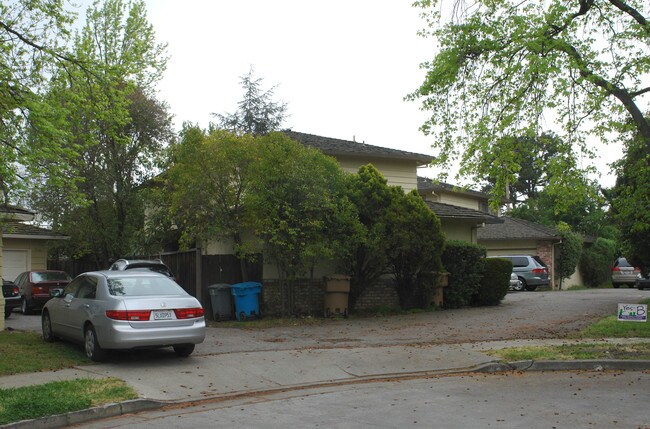 10362 Leola Court in Cupertino, CA - Foto de edificio - Building Photo