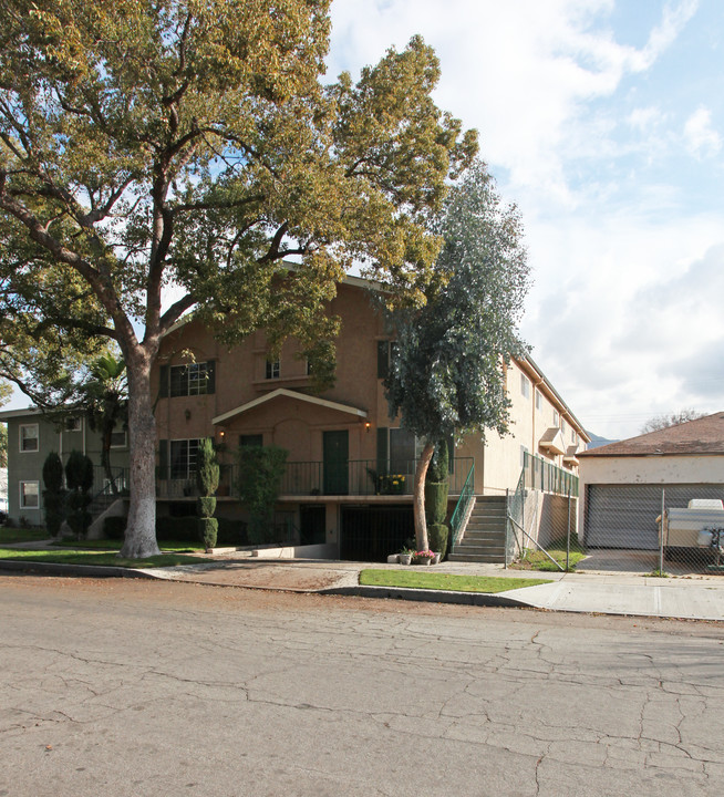 542 N Shelton St in Burbank, CA - Building Photo