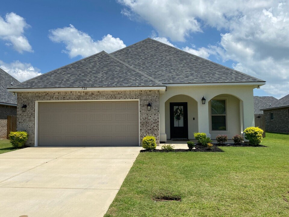 724 Esau Ave in Bossier City, LA - Building Photo
